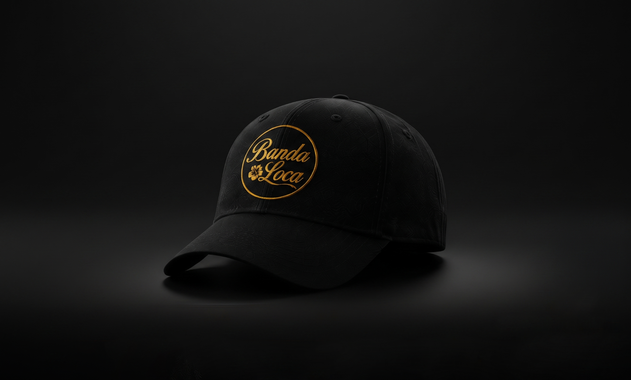 Gorra premium negra de Banda Loca con logotipo dorado